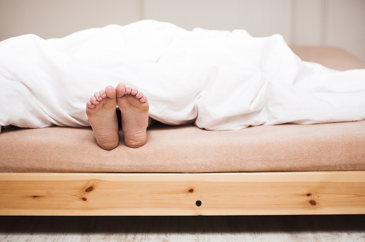 Auf normaler Matratze schlafen Auf normaler Matratze schlafen